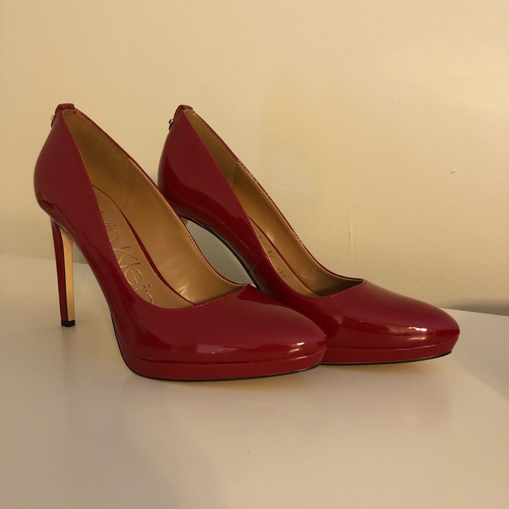 Beautiful gently used red heels